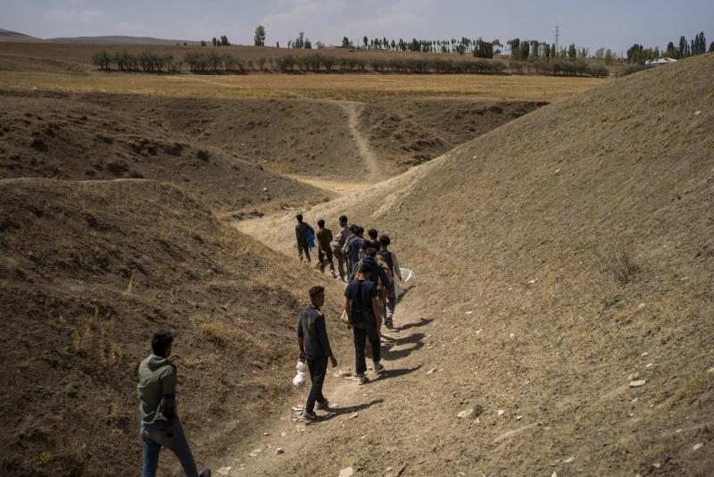 Afghanen in de Turkse wachtkamer