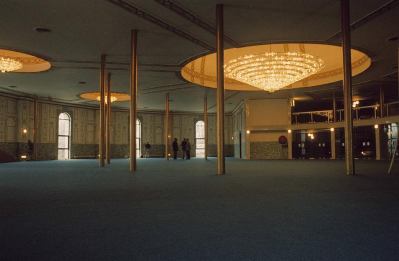 Intérieur de la mosquée du Cinquantenaire à la fin des travaux de transformation