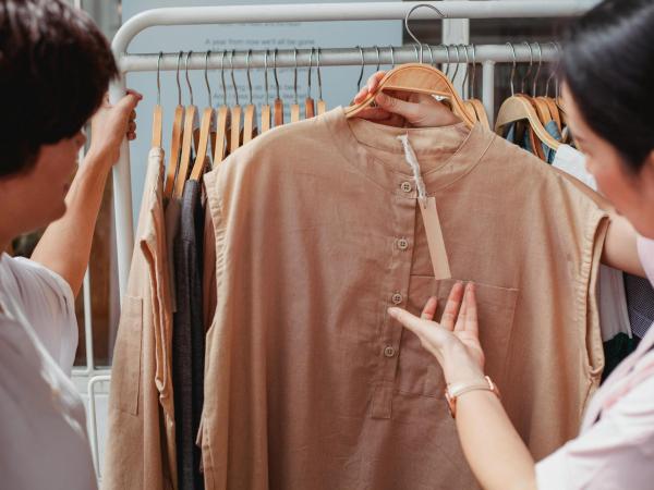 Overheden in de strijd tegen greenwashing bij kledingbedrijven